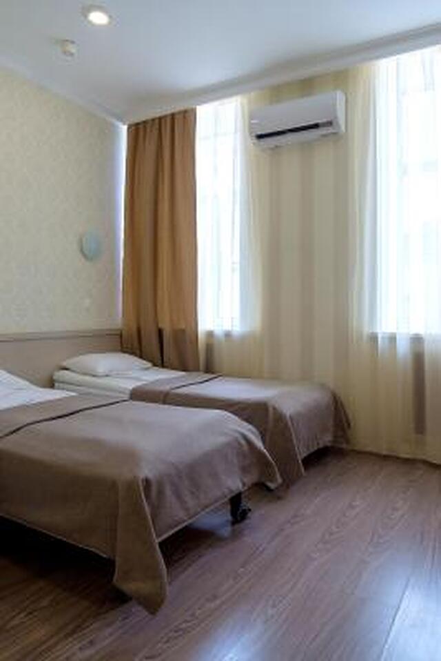 هتل آر ای نوسکی 44