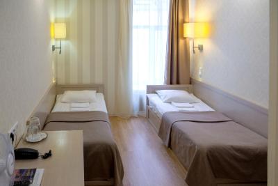 هتل آر ای نوسکی 44