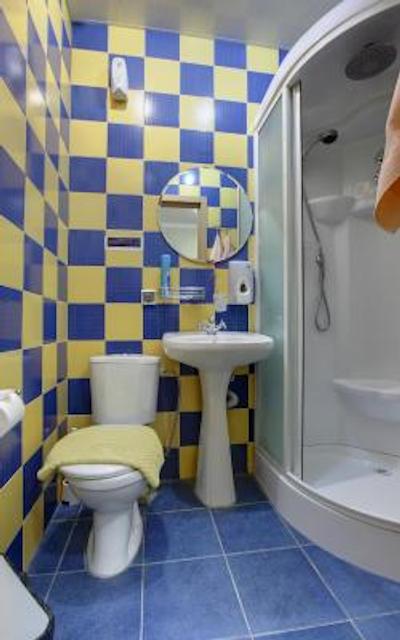 هتل آر ای نوسکی 44