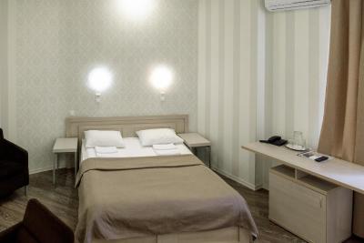 هتل آر ای نوسکی 44