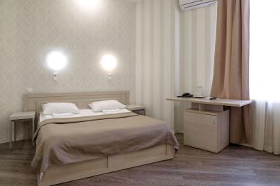 هتل آر ای نوسکی 44