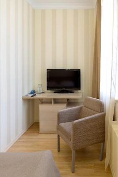 هتل آر ای نوسکی 44