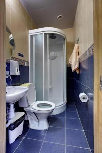 هتل آر ای نوسکی 44