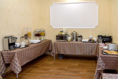 هتل آر ای نوسکی 44