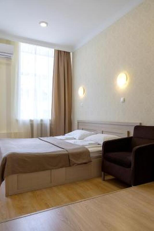 هتل آر ای نوسکی 44