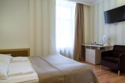 هتل آر ای نوسکی 44