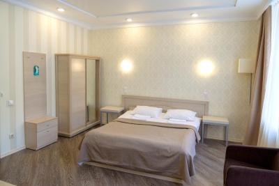 هتل آر ای نوسکی 44