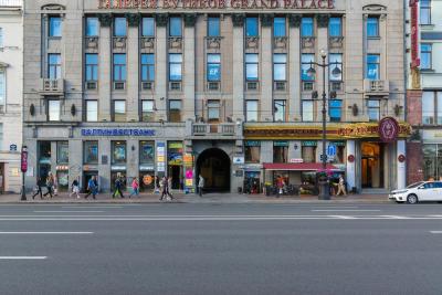 هتل آر ای نوسکی 44