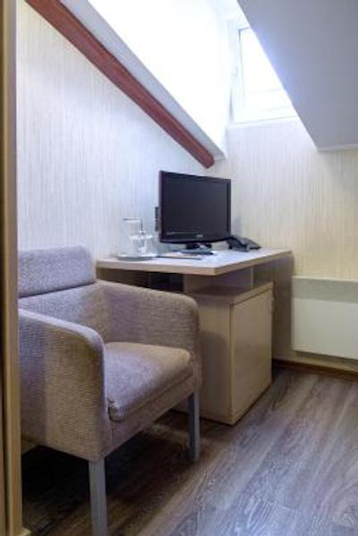 هتل آر ای نوسکی 44