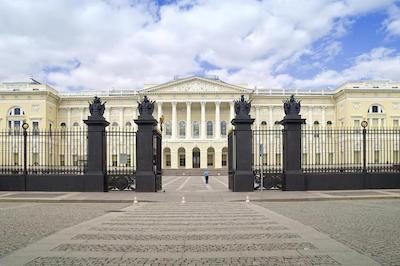 هتل آر ای نوسکی 44