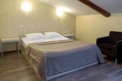 هتل آر ای نوسکی 44