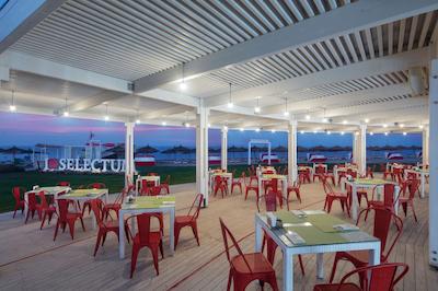 سلکتوم لاکچری ریزورت بلک