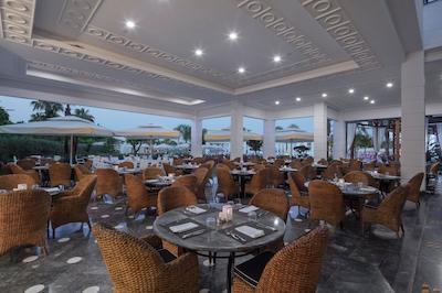 سلکتوم لاکچری ریزورت بلک