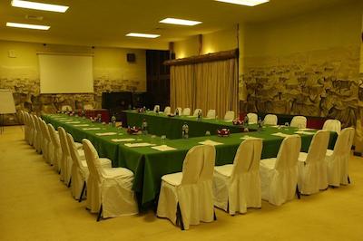 امبسلی سرنا سافاری لج