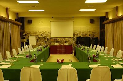 امبسلی سرنا سافاری لج