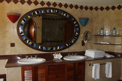امبسلی سرنا سافاری لج