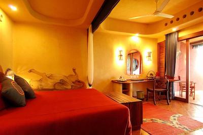 امبسلی سرنا سافاری لج