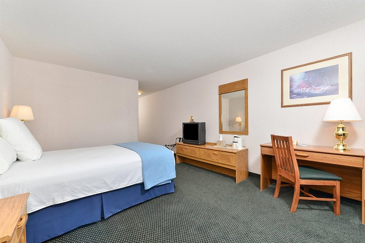 Americas Best Value Inn-Tahquamenon Country