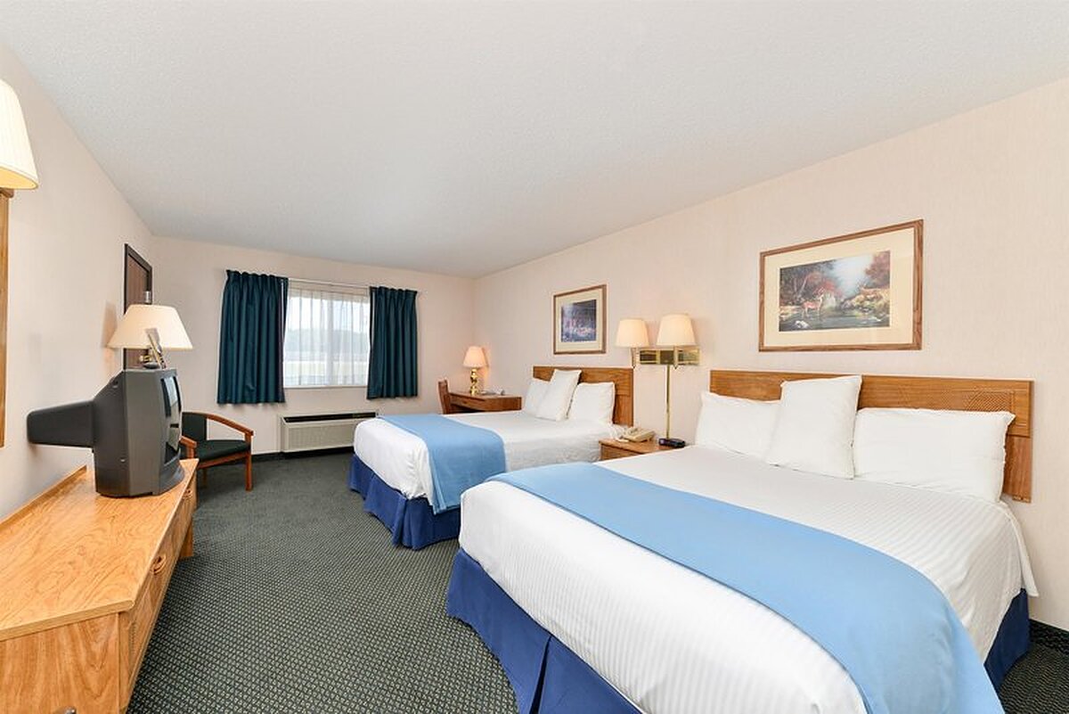 Americas Best Value Inn-Tahquamenon Country