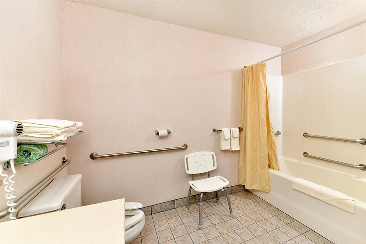 Americas Best Value Inn-Tahquamenon Country