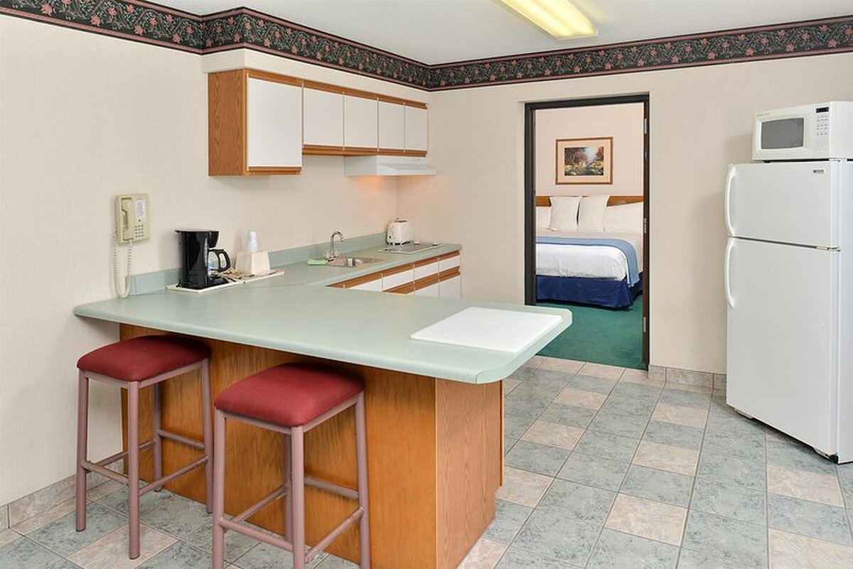 Americas Best Value Inn-Tahquamenon Country