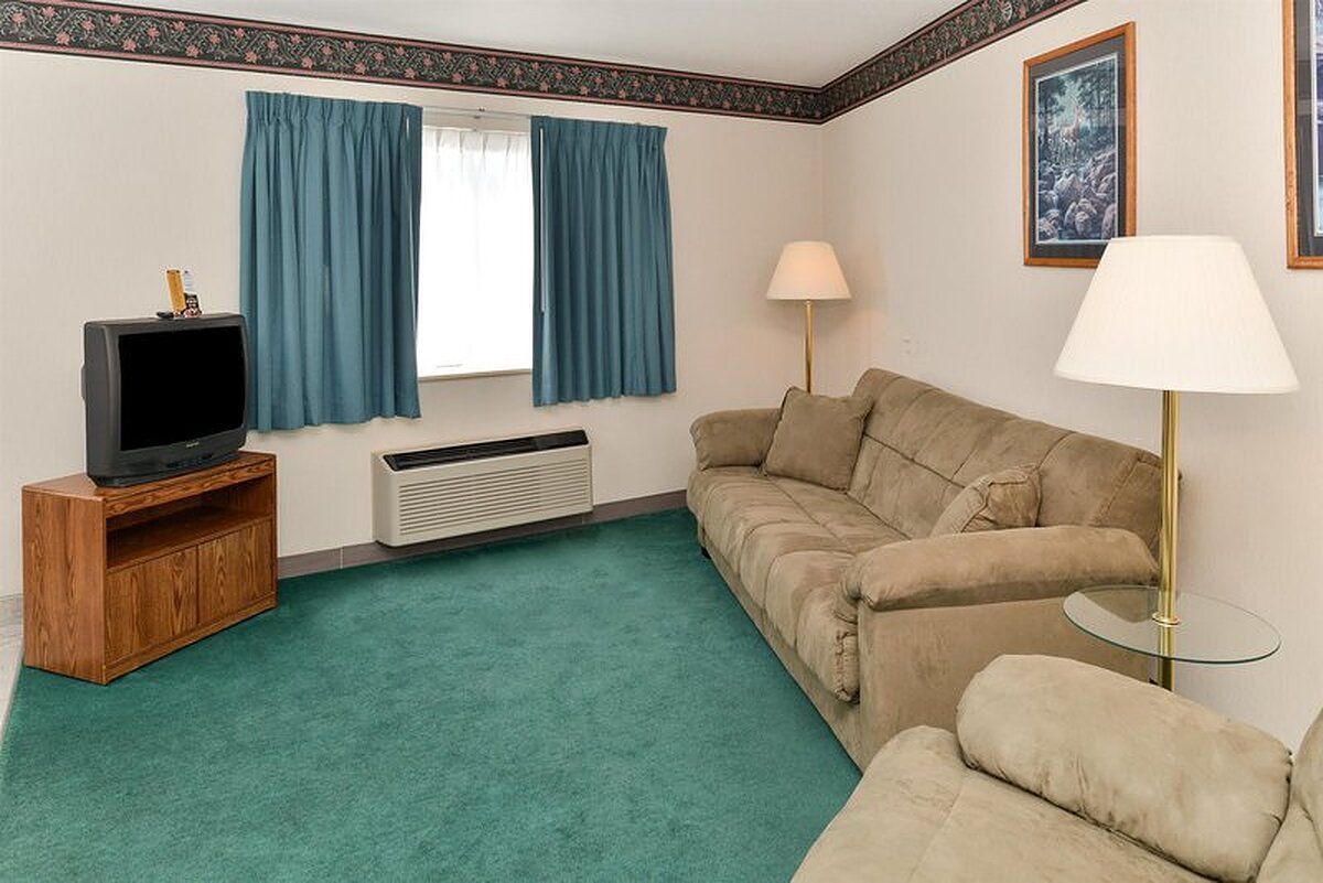 Americas Best Value Inn-Tahquamenon Country