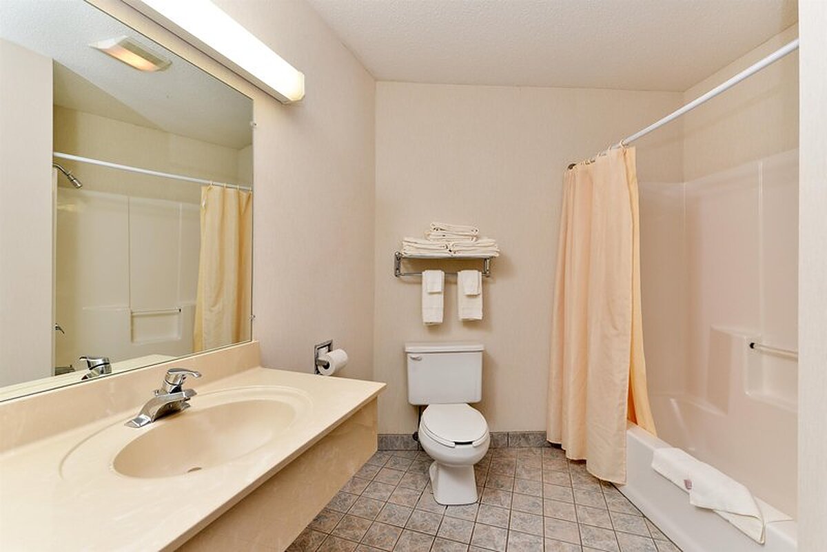 Americas Best Value Inn-Tahquamenon Country