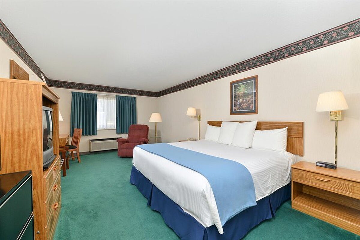 Americas Best Value Inn-Tahquamenon Country