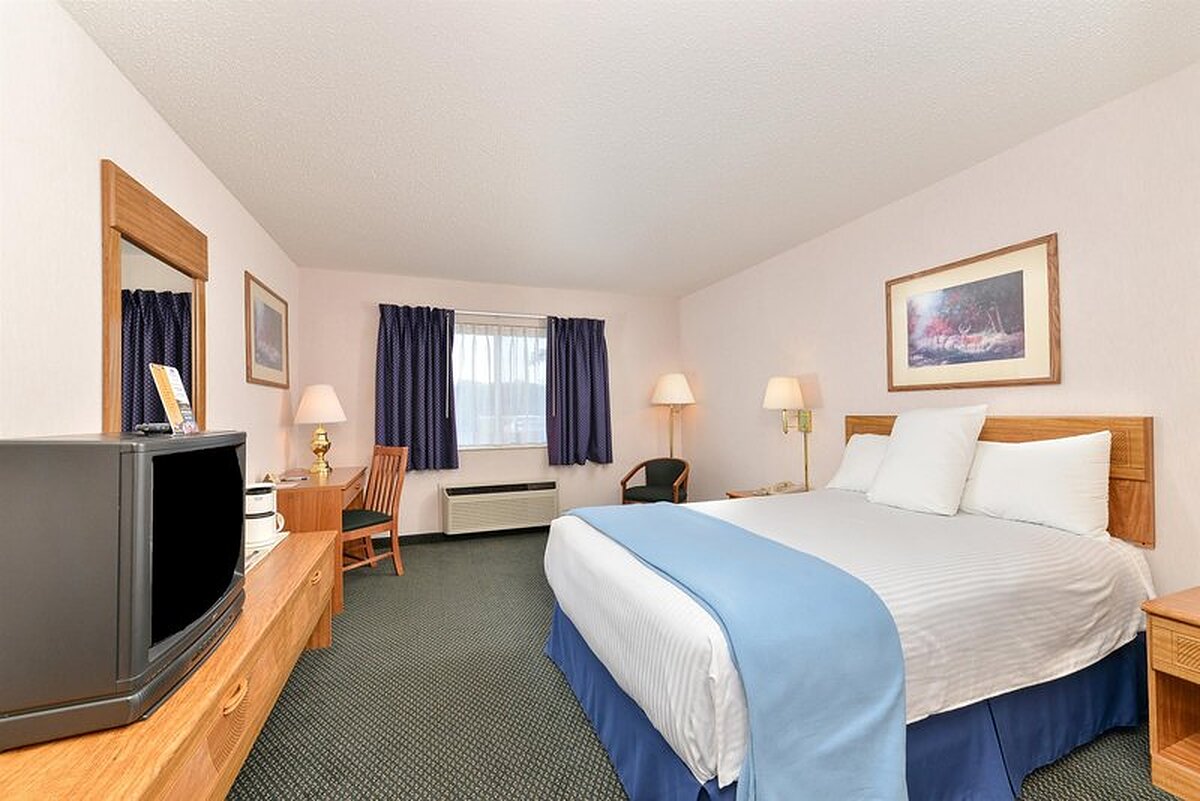 Americas Best Value Inn-Tahquamenon Country