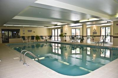 کورتیارد ناشویل/اُپریلاند