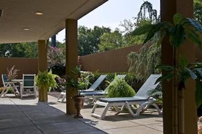 کورتیارد ناشویل/اُپریلاند