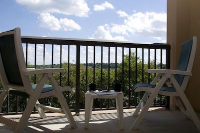 کورتیارد ناشویل/اُپریلاند