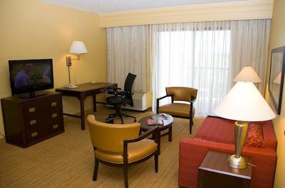 کورتیارد ناشویل/اُپریلاند