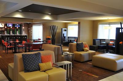 کورتیارد ناشویل/اُپریلاند