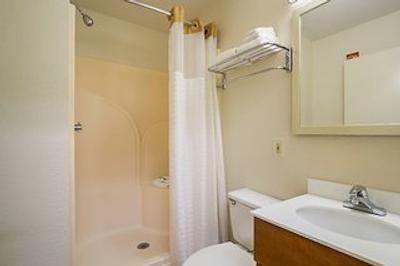 همتون استودیز هوستون-وست اُاکز