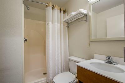 همتون استودیز هوستون-وست اُاکز