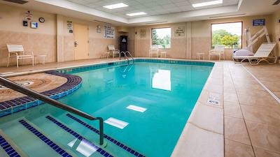 بست وسترن ریورویو این اند سویتز