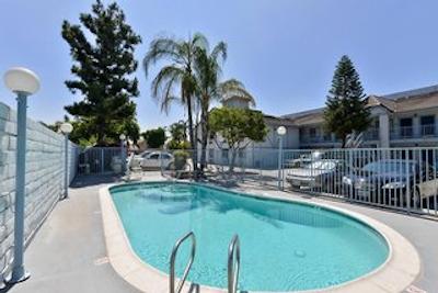 امریکاز بست والو این اند سویتز-اُنتاریو آیرپرت