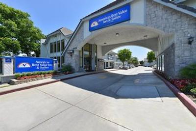 امریکاز بست والو این اند سویتز-اُنتاریو آیرپرت