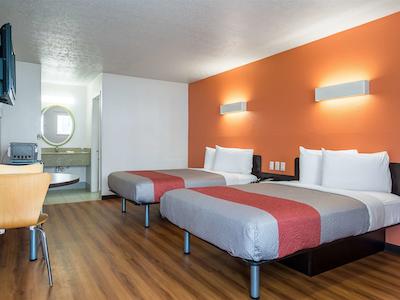 متل 6 کلومبوز اُسو