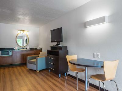 متل 6 کلومبوز اُسو