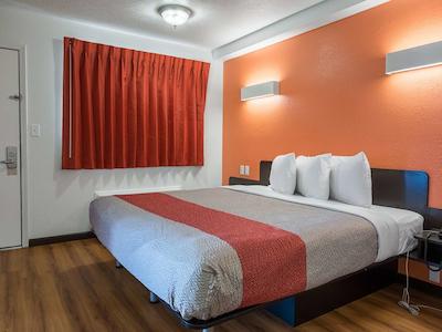 متل 6 کلومبوز اُسو