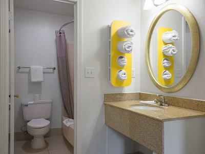 متل 6 کلومبوز اُسو