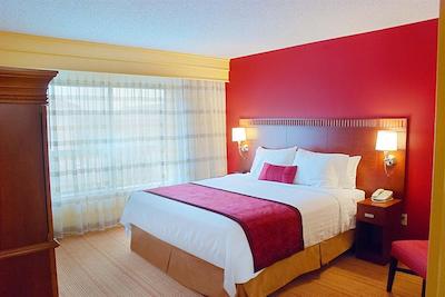 کورتیارد هوستون-وست ونیورسیتی