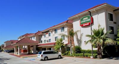 کورتیارد هوستون-وست ونیورسیتی