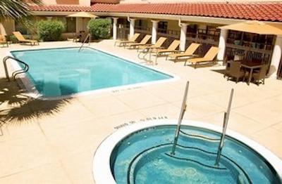 کورتیارد هوستون-وست ونیورسیتی