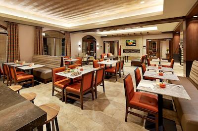 هیلتون گاردن این سان دیگو اُلد تون/اسیا ورلد اریا