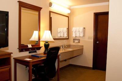 بست وسترن کلرمنت