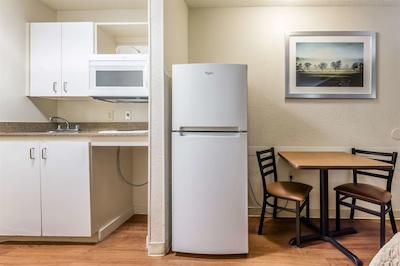 همتون استودیز کانساز سیتی-ورلدز اُف فون