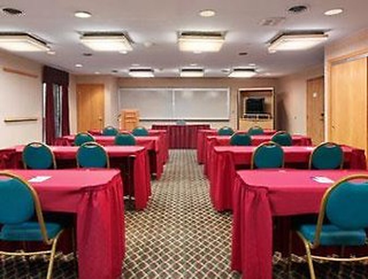 بمنت بای ویندهام پلینفیلد/ایندیاناپلیز آیرپرت اریا